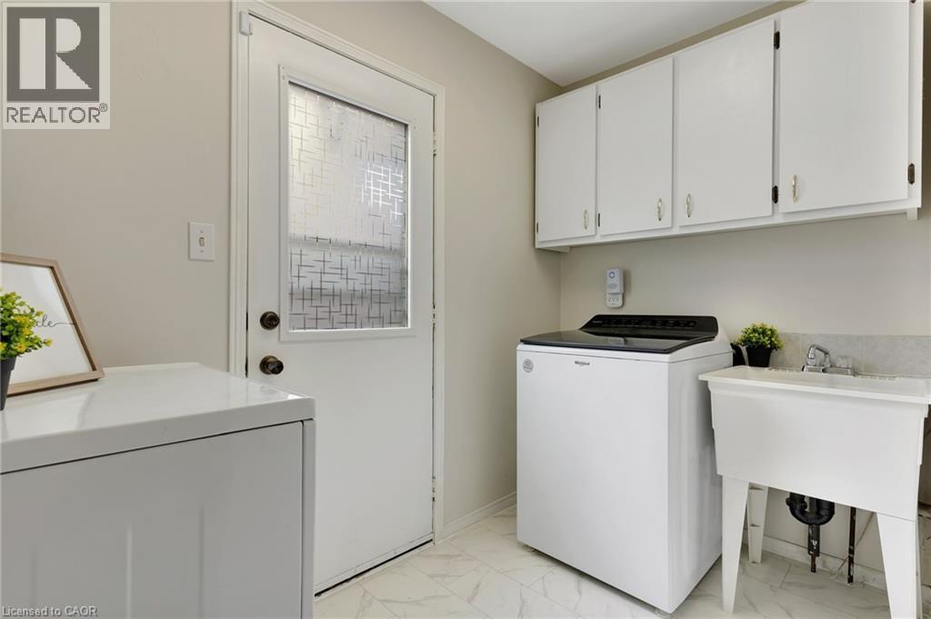 2427 Headon Forest Drive, Burlington, ON - Indoor Photo Showing Laundry Room