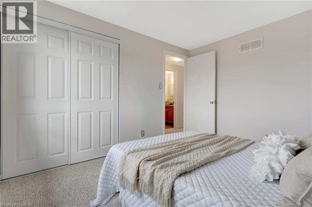 2427 Headon Forest Drive, Burlington, ON - Indoor Photo Showing Bedroom