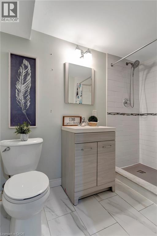 2427 Headon Forest Drive, Burlington, ON - Indoor Photo Showing Bathroom