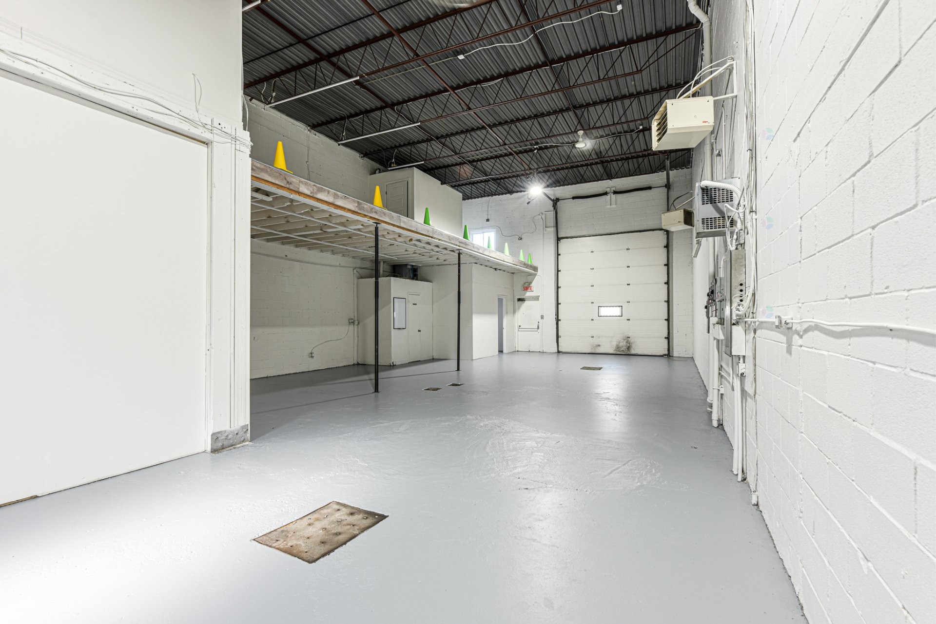 Entrepôt - 103-903 Rue Bériault, Longueuil (Le Vieux-Longueuil), QC - Indoor