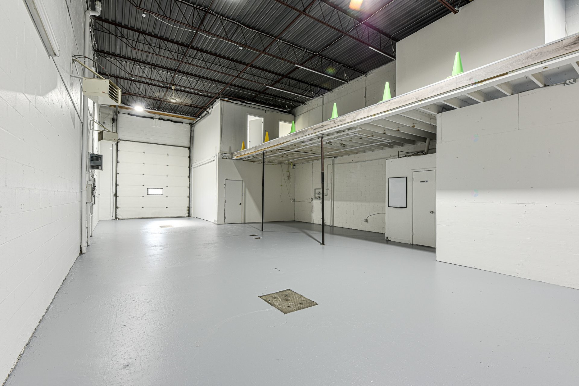 Entrepôt - 103-903 Rue Bériault, Longueuil (Le Vieux-Longueuil), QC - Indoor