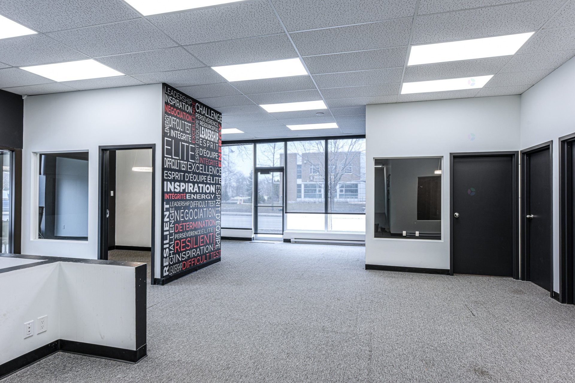 Commerce - 100-670 Boul. Curé-Poirier O., Longueuil (Le Vieux-Longueuil), QC - Indoor