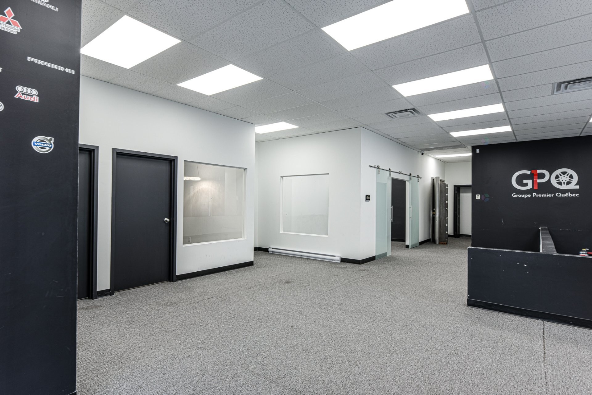 Commerce - 100-670 Boul. Curé-Poirier O., Longueuil (Le Vieux-Longueuil), QC - Indoor