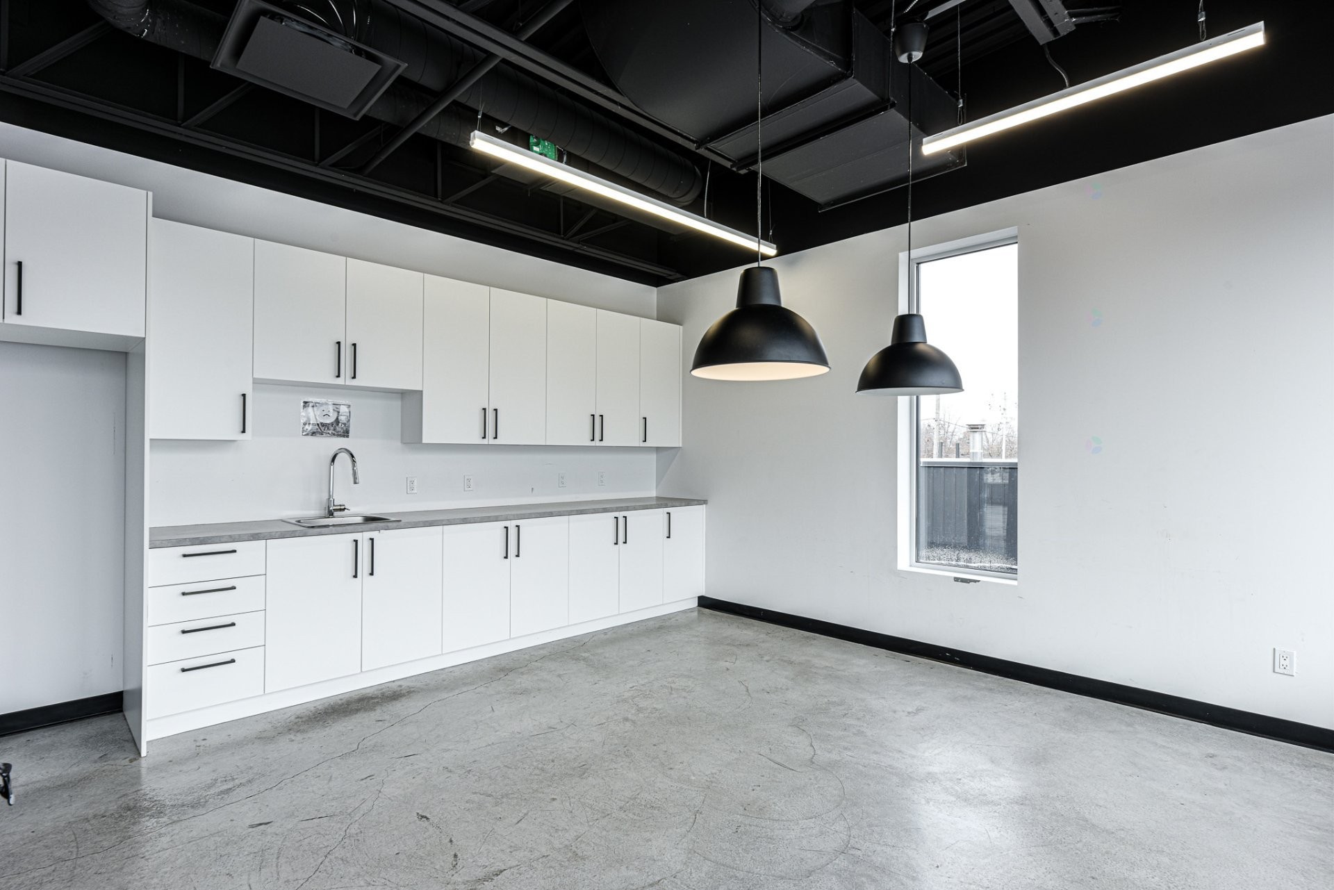 Office - 200-670 Boul. Curé-Poirier O., Longueuil (Le Vieux-Longueuil), QC - Indoor Photo Showing Kitchen