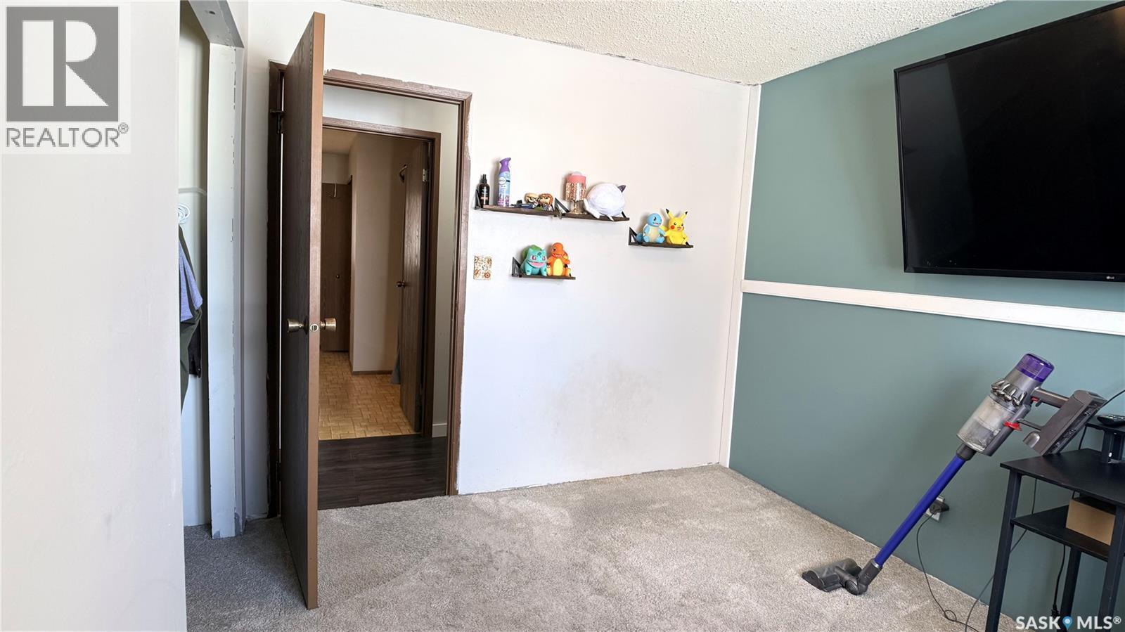 422 Spruce Drive, Estevan, SK - Indoor Photo Showing Other Room
