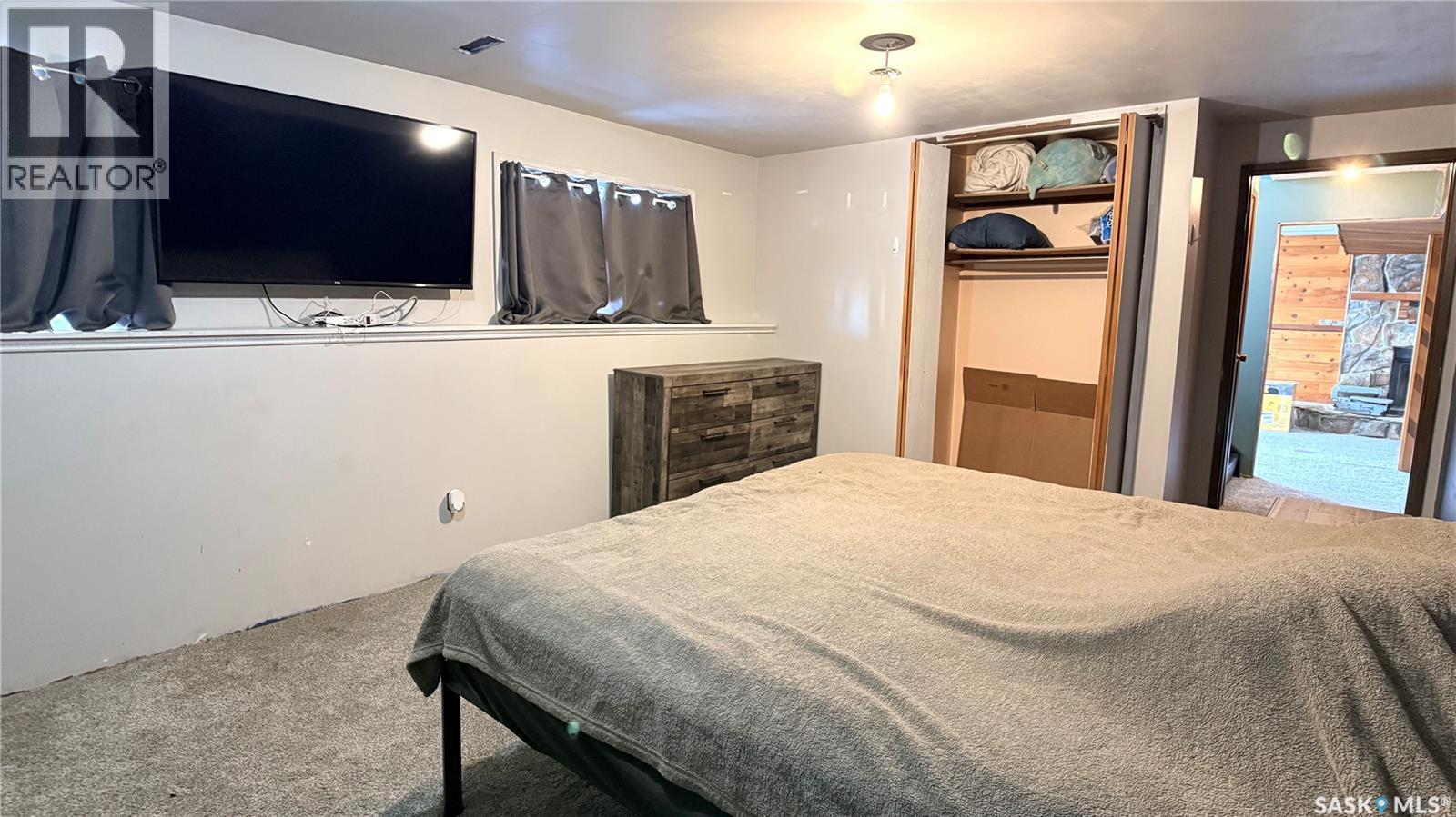 422 Spruce Drive, Estevan, SK - Indoor Photo Showing Bedroom