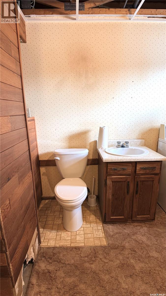 422 Spruce Drive, Estevan, SK - Indoor Photo Showing Bathroom
