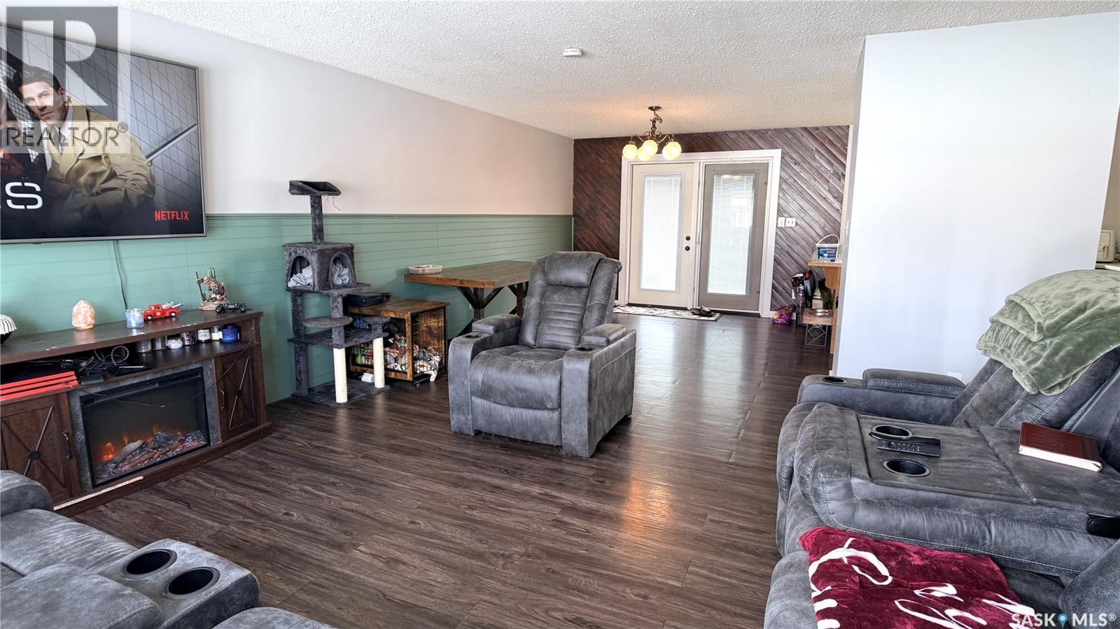 422 Spruce Drive, Estevan, SK - Indoor Photo Showing Living Room With Fireplace
