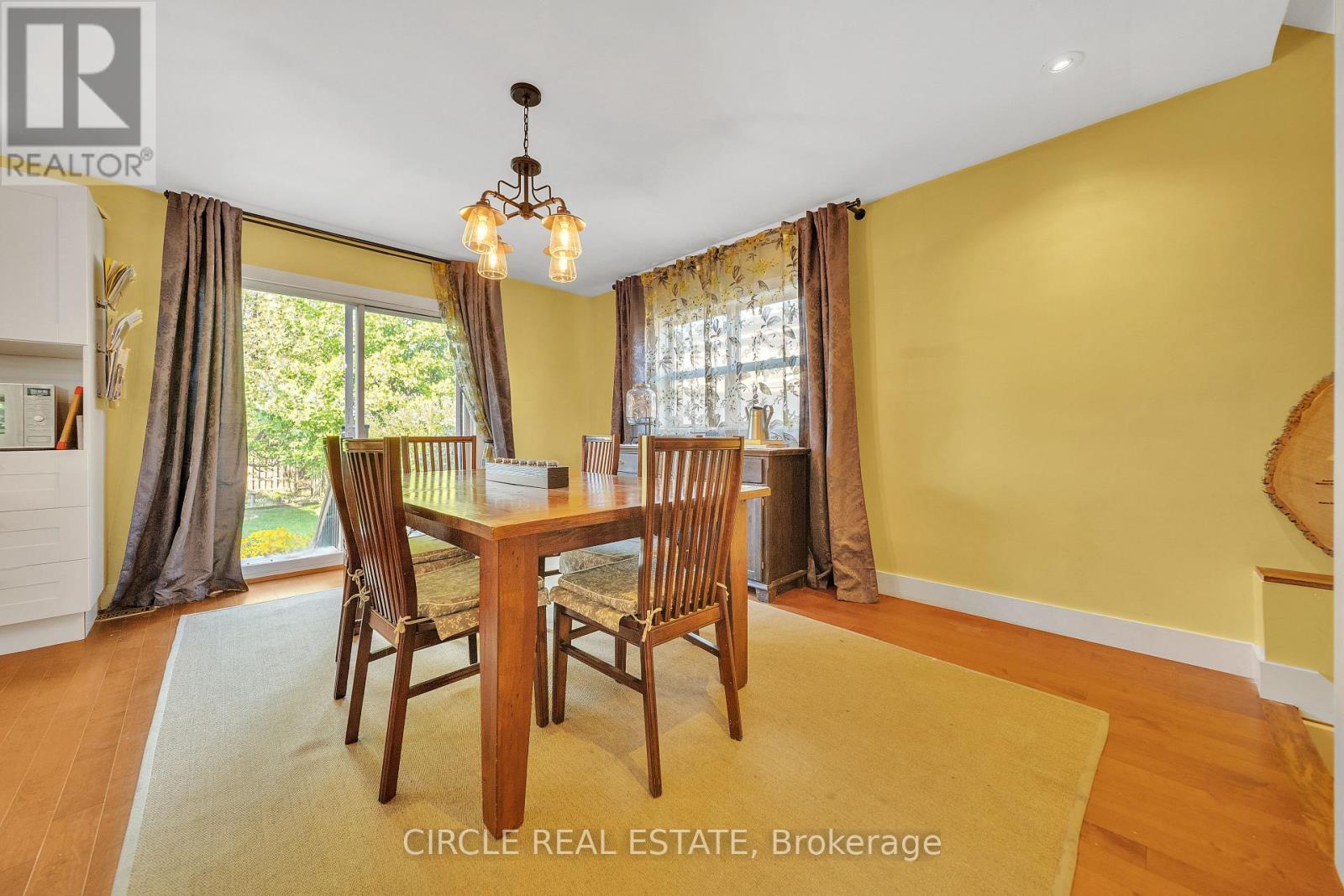 1043 Shaw Drive, Mississauga, ON - Indoor Photo Showing Dining Room