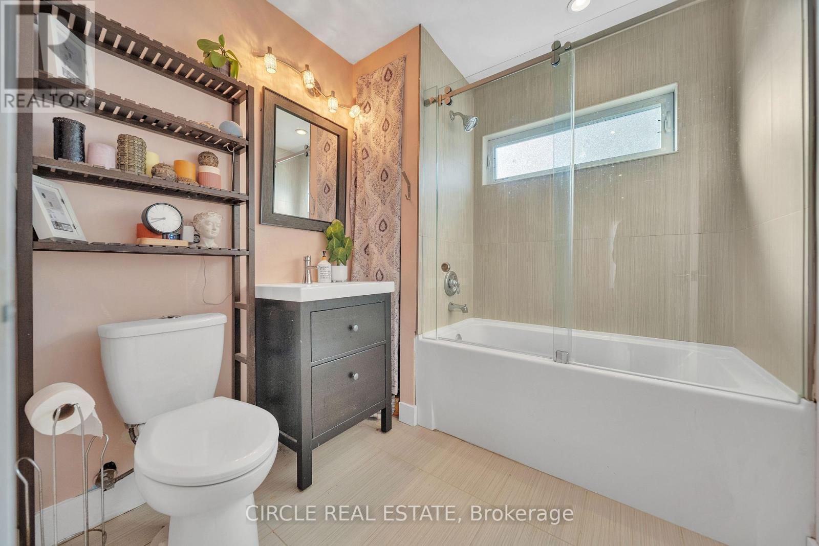 1043 Shaw Drive, Mississauga, ON - Indoor Photo Showing Bathroom
