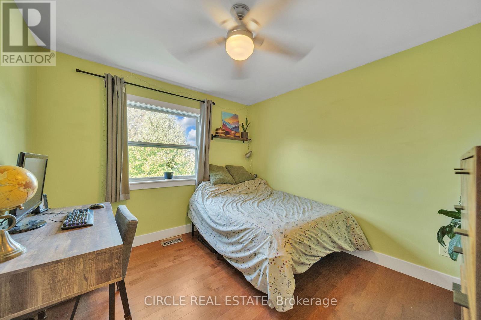 1043 Shaw Drive, Mississauga, ON - Indoor Photo Showing Bedroom