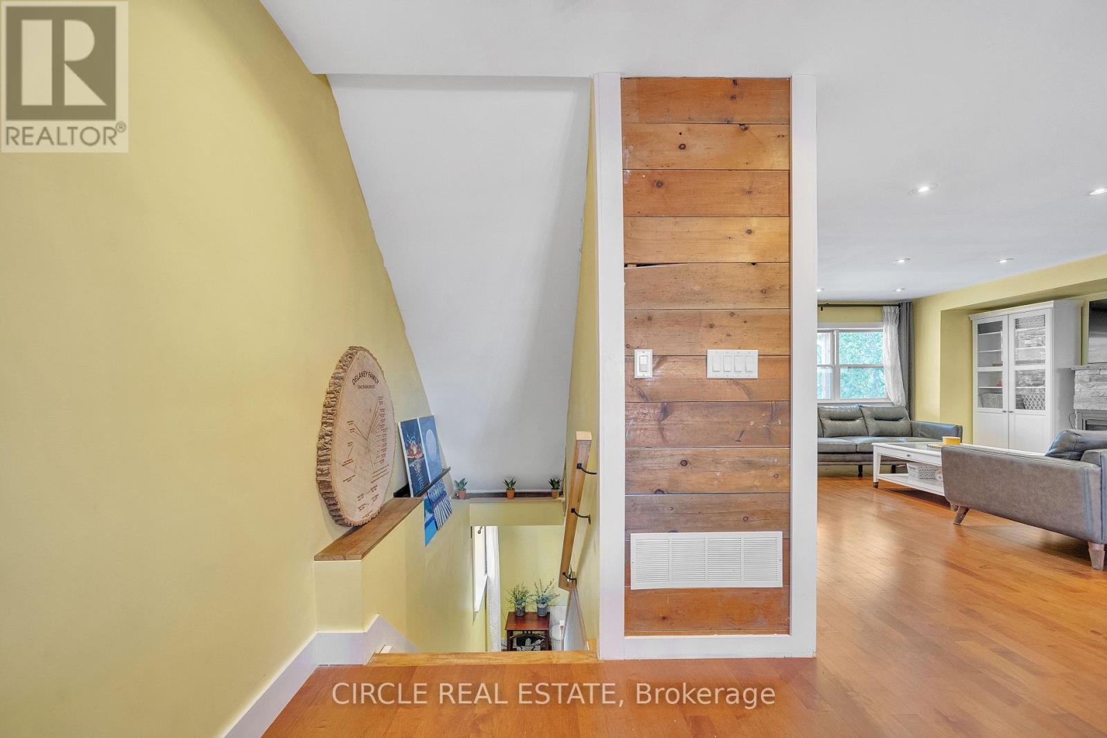 1043 Shaw Drive, Mississauga, ON - Indoor Photo Showing Other Room