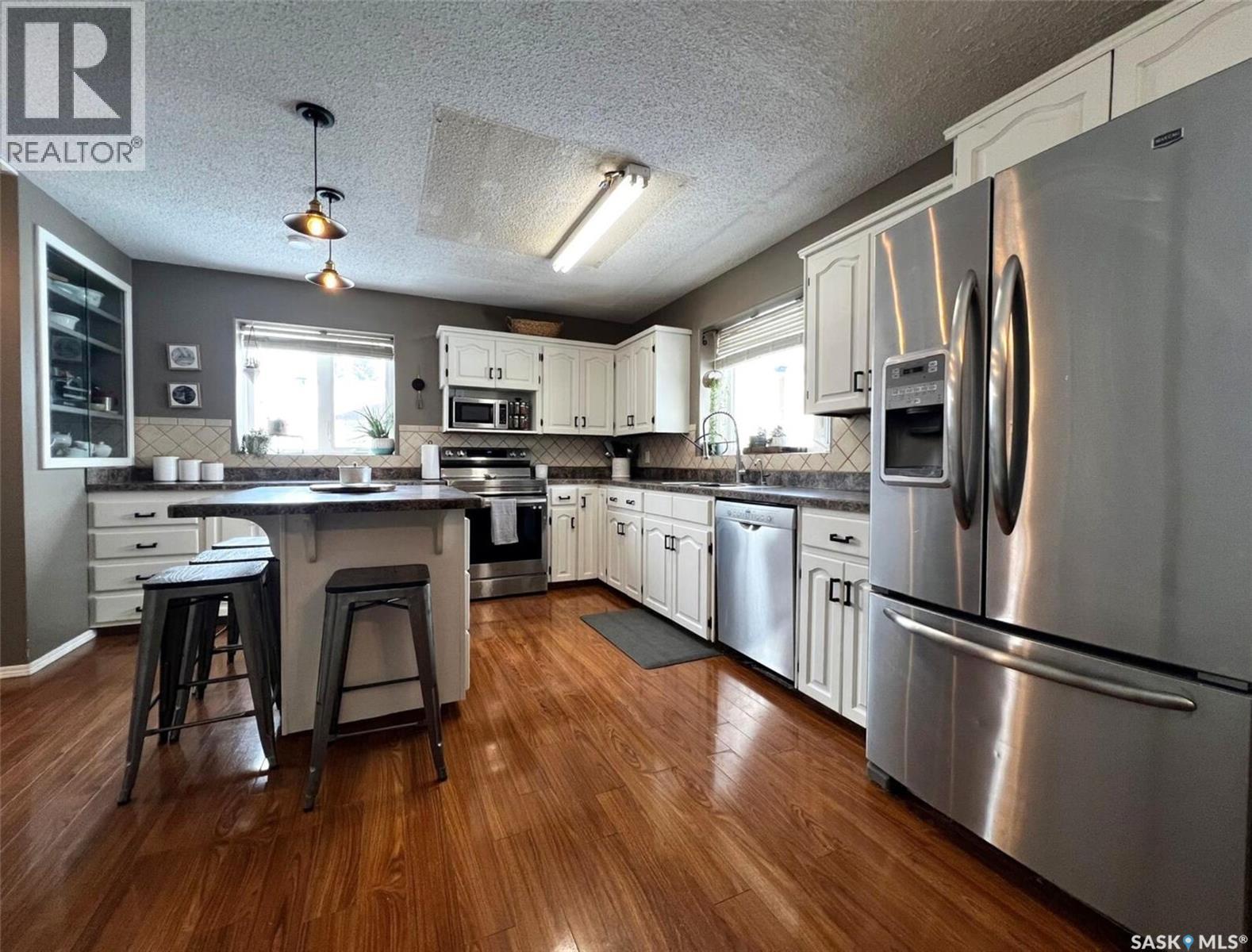 119 Macdonald Place, Swift Current, SK - Indoor Photo Showing Kitchen With Stainless Steel Kitchen