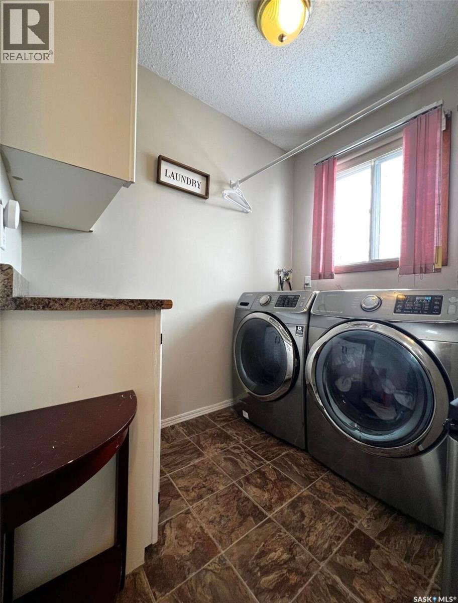 119 Macdonald Place, Swift Current, SK - Indoor Photo Showing Laundry Room