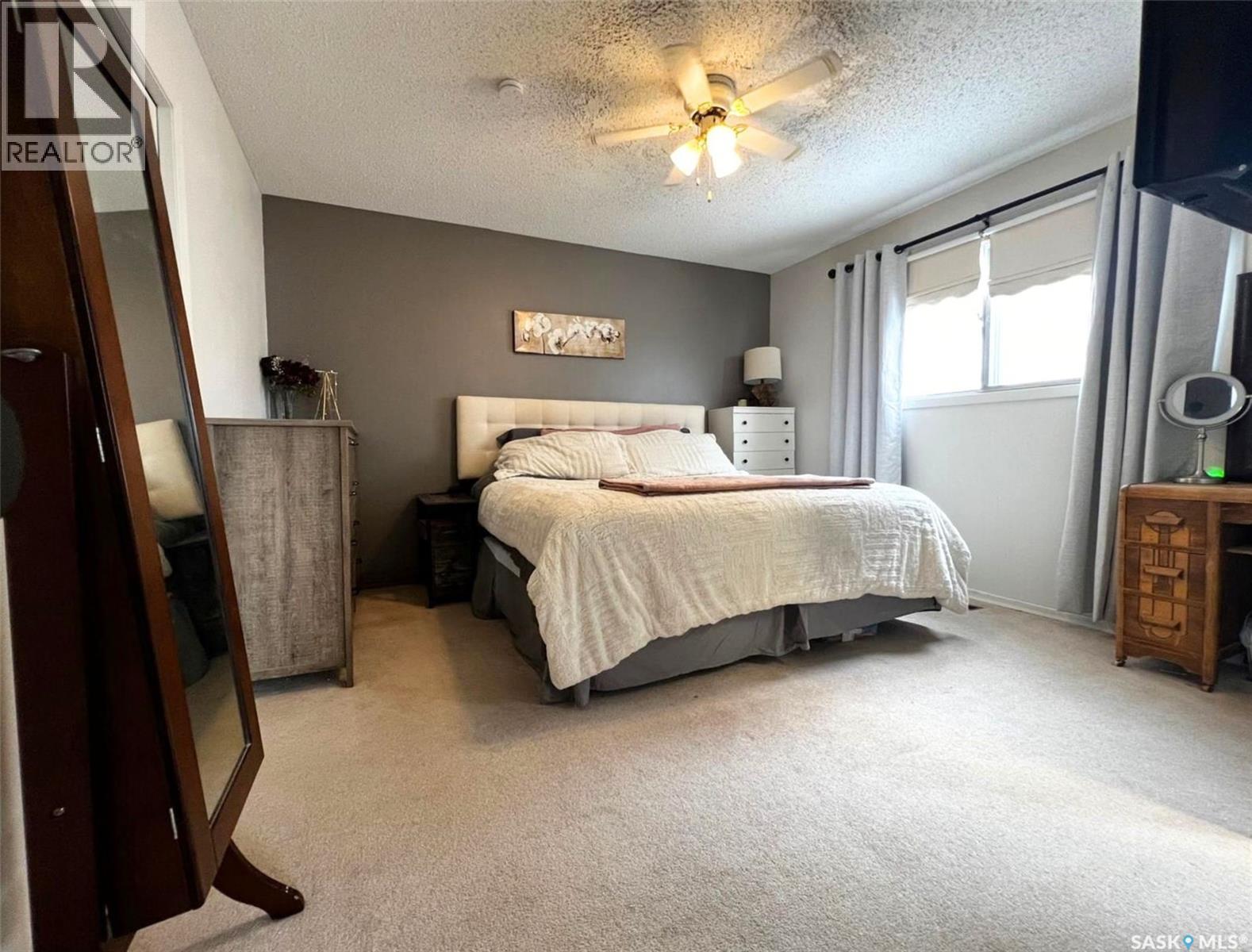 119 Macdonald Place, Swift Current, SK - Indoor Photo Showing Bedroom