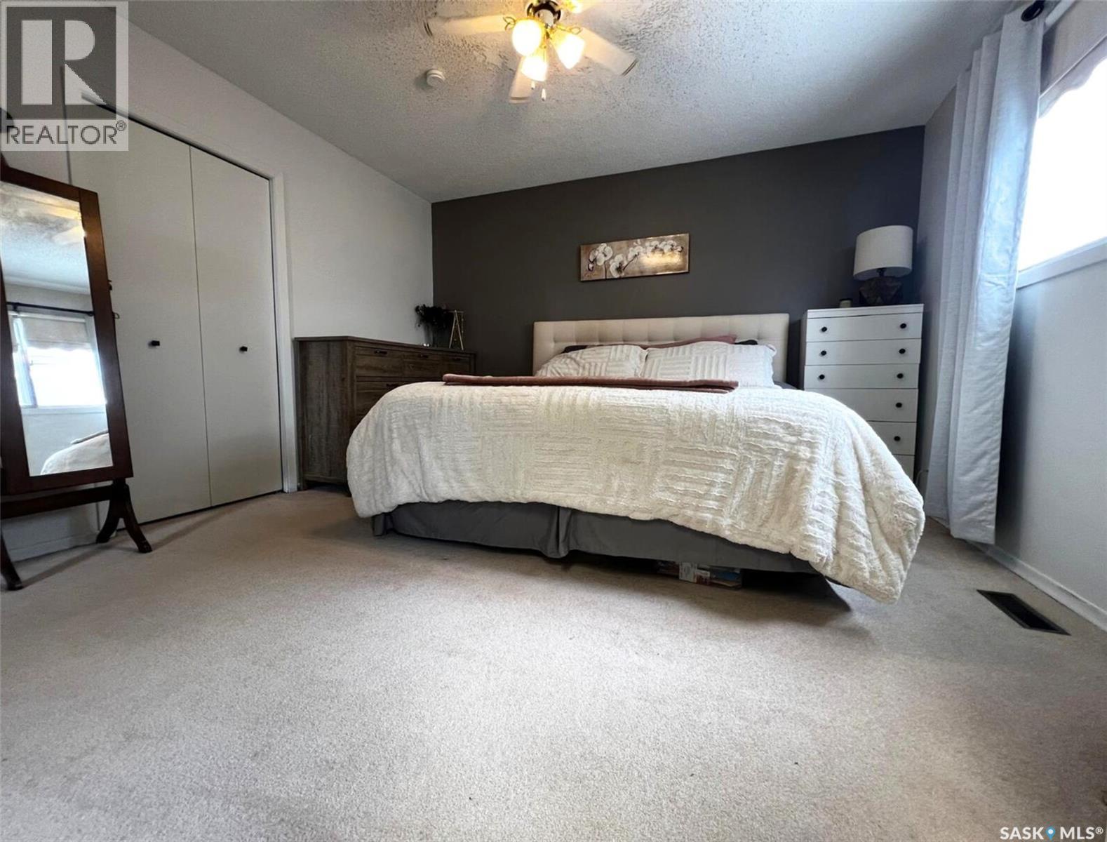 119 Macdonald Place, Swift Current, SK - Indoor Photo Showing Bedroom