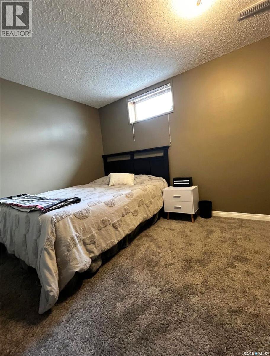 119 Macdonald Place, Swift Current, SK - Indoor Photo Showing Bedroom