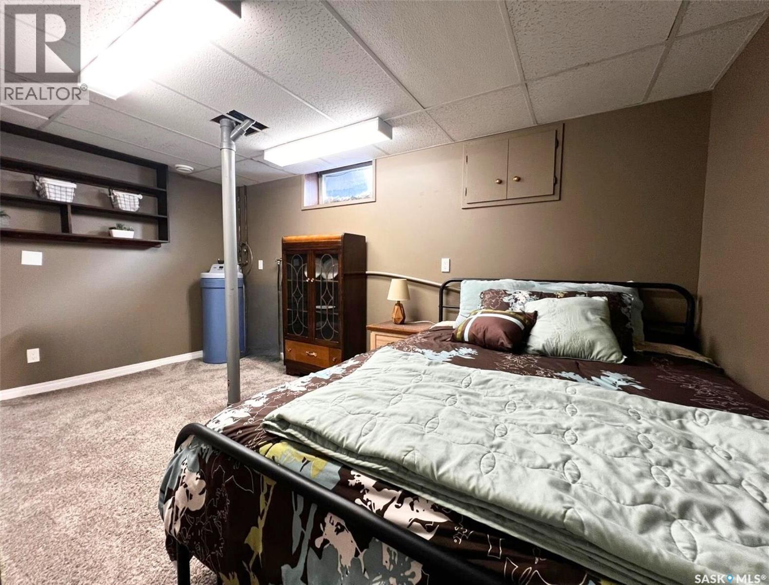 119 Macdonald Place, Swift Current, SK - Indoor Photo Showing Bedroom
