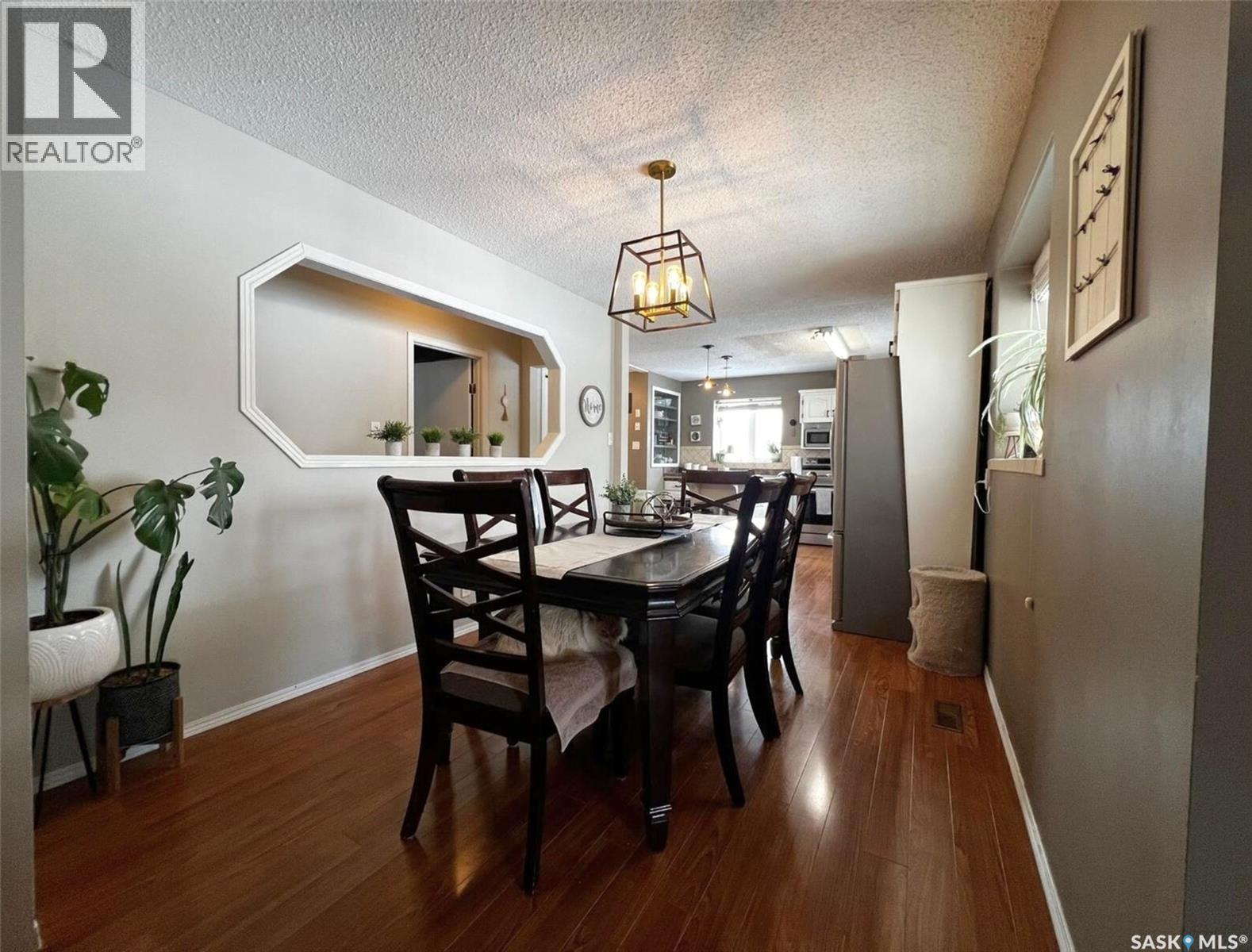 119 Macdonald Place, Swift Current, SK - Indoor Photo Showing Dining Room