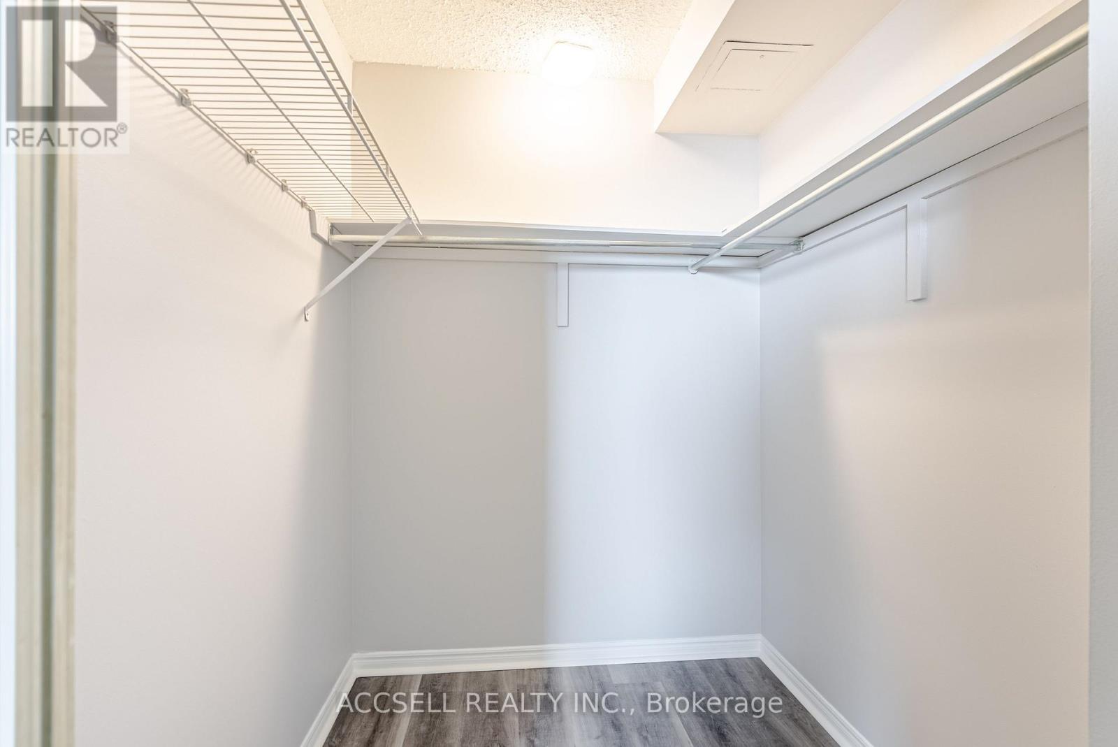1505 - 363 Colborne Street, London East (East K), ON - Indoor