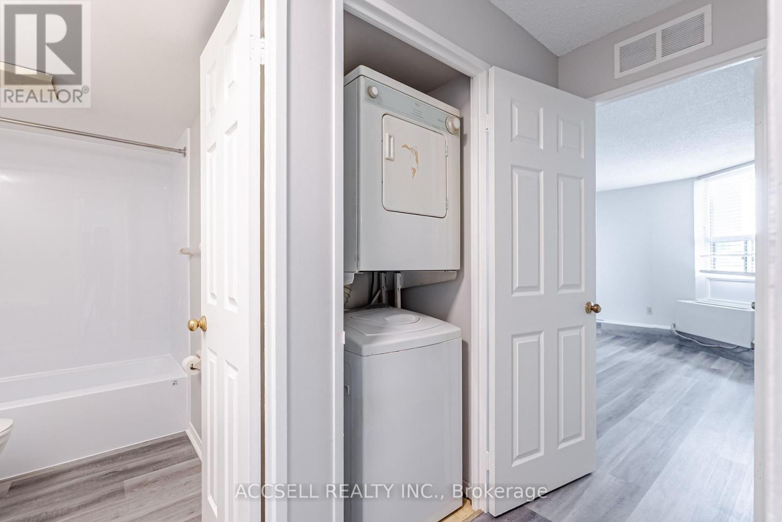1505 - 363 Colborne Street, London East (East K), ON - Indoor Photo Showing Laundry Room