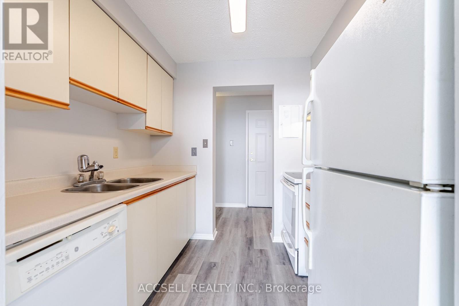 1505 - 363 Colborne Street, London East (East K), ON - Indoor Photo Showing Kitchen With Double Sink