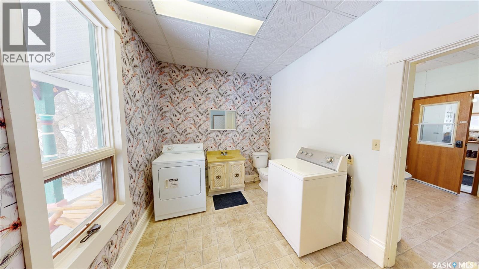 107 3Rd Avenue, Scott, SK - Indoor Photo Showing Laundry Room