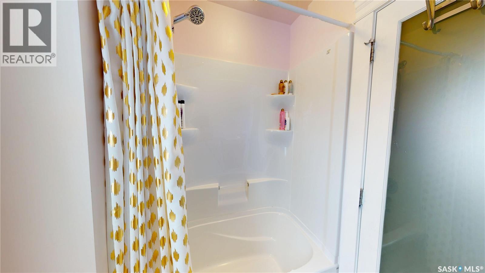 107 3Rd Avenue, Scott, SK - Indoor Photo Showing Bathroom