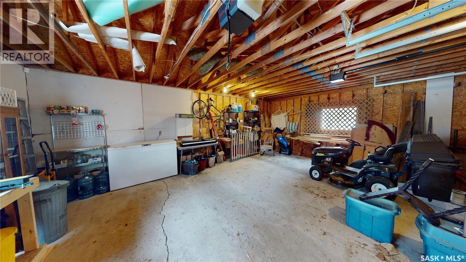 107 3Rd Avenue, Scott, SK - Indoor Photo Showing Garage