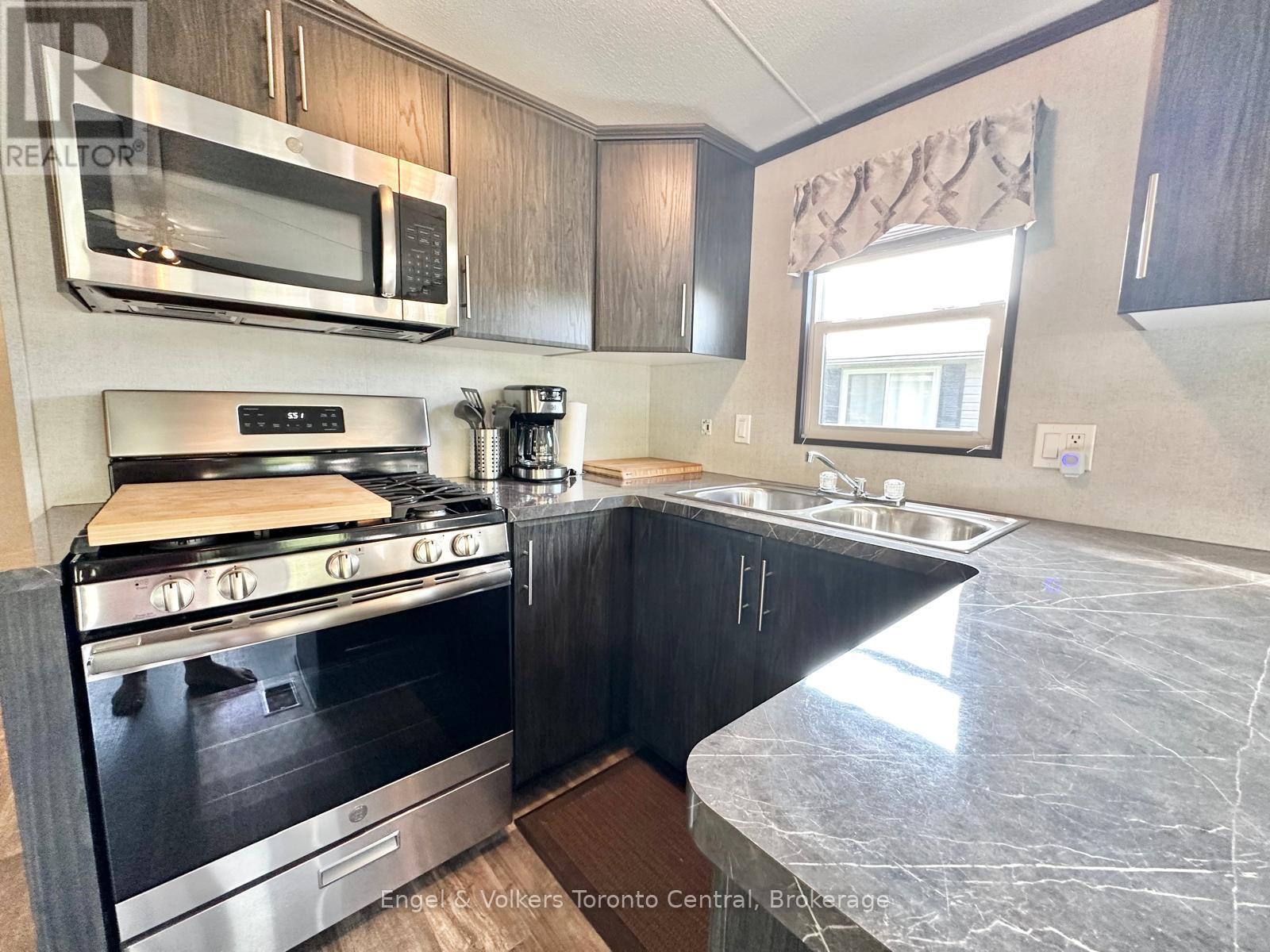 B8 - 7489 Sideroad 5 E, Wellington North, ON - Indoor Photo Showing Kitchen With Double Sink