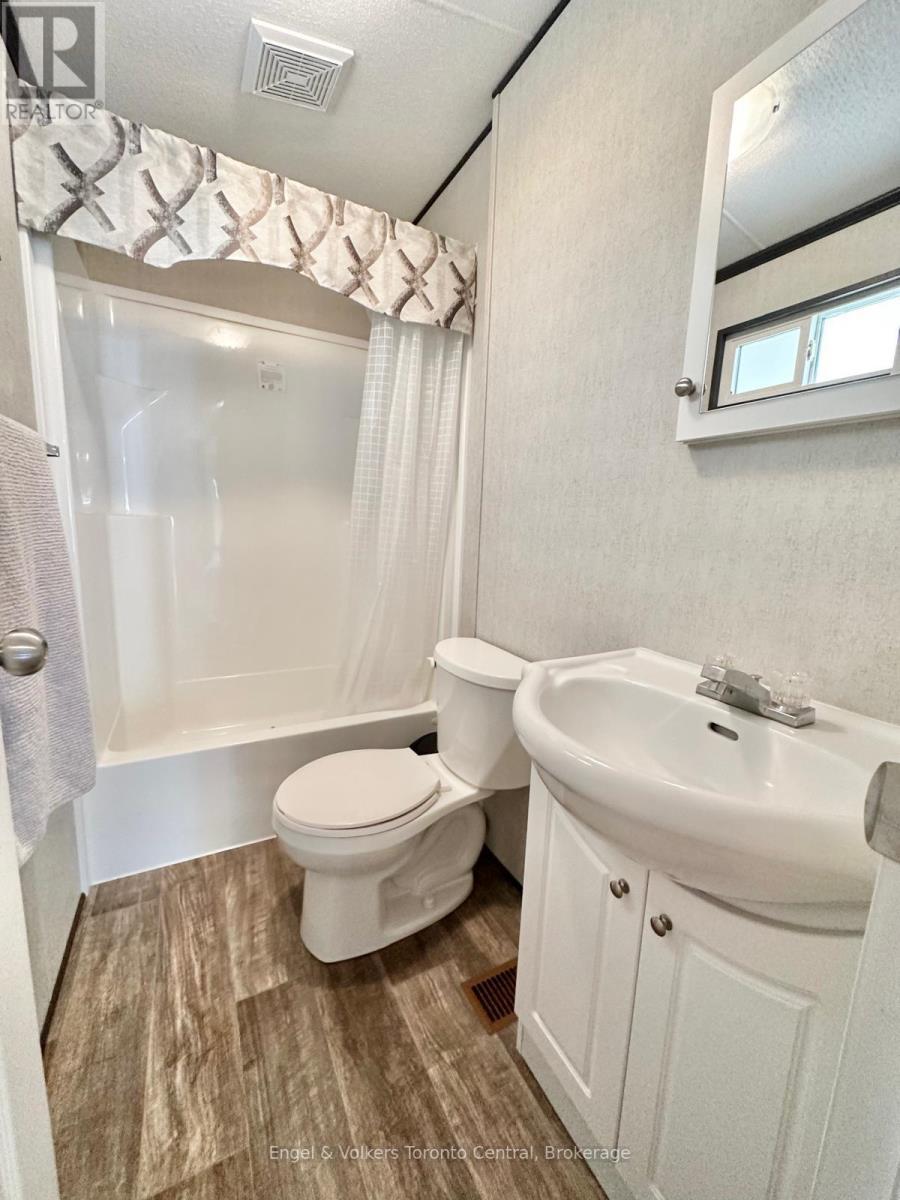 B8 - 7489 Sideroad 5 E, Wellington North, ON - Indoor Photo Showing Bathroom
