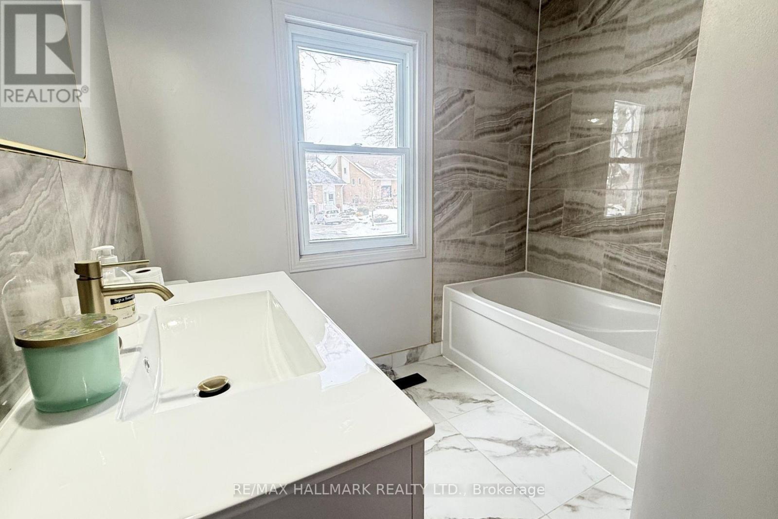 103 Guthrie Crescent, Whitby, ON - Indoor Photo Showing Bathroom