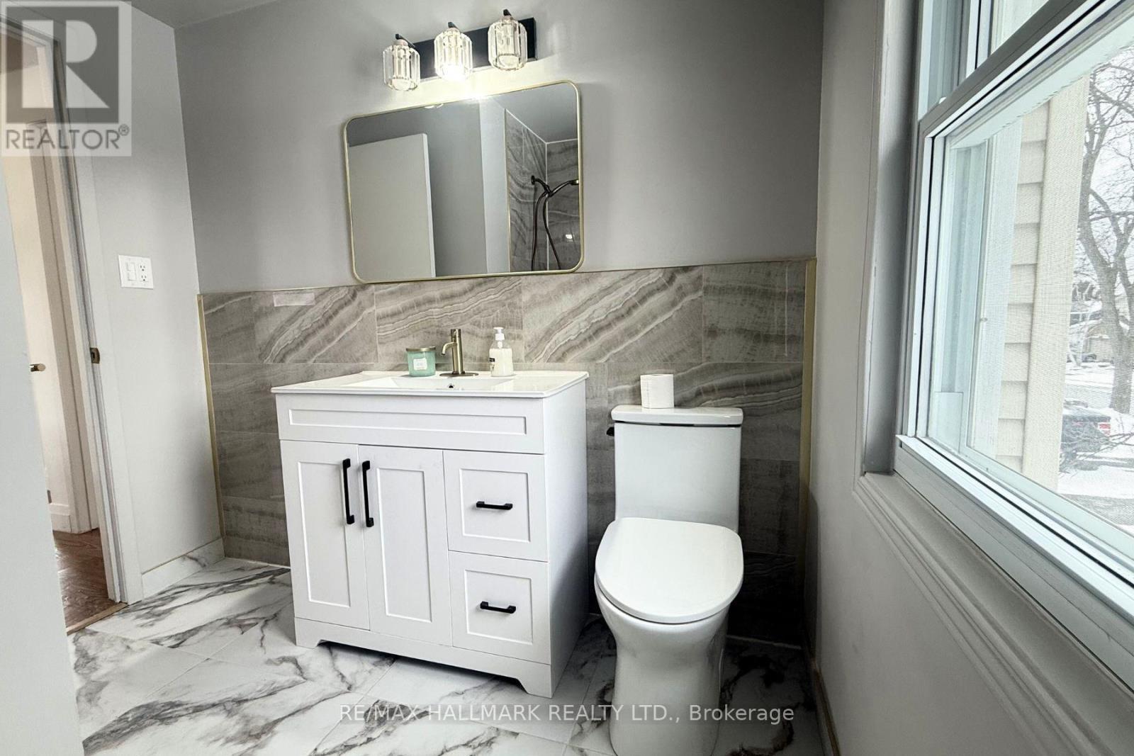 103 Guthrie Crescent, Whitby, ON - Indoor Photo Showing Bathroom