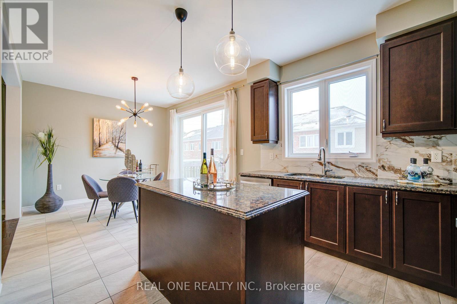 396 Thomas Phillips Drive, Aurora, ON - Indoor Photo Showing Kitchen With Double Sink