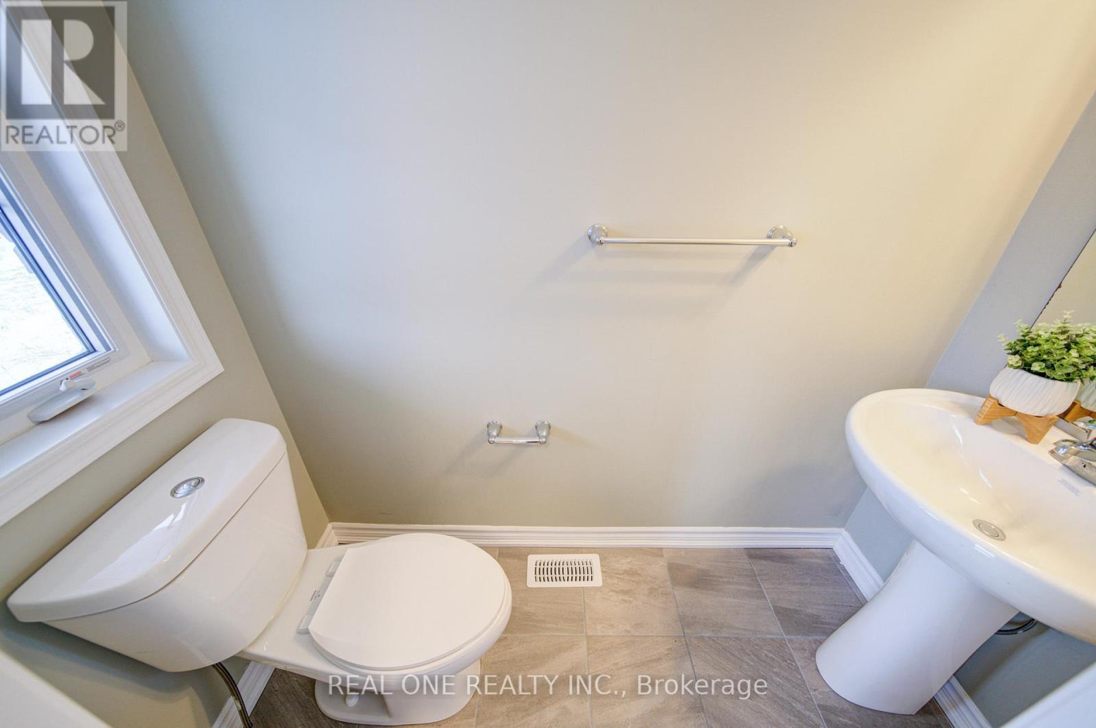 396 Thomas Phillips Drive, Aurora, ON - Indoor Photo Showing Bathroom