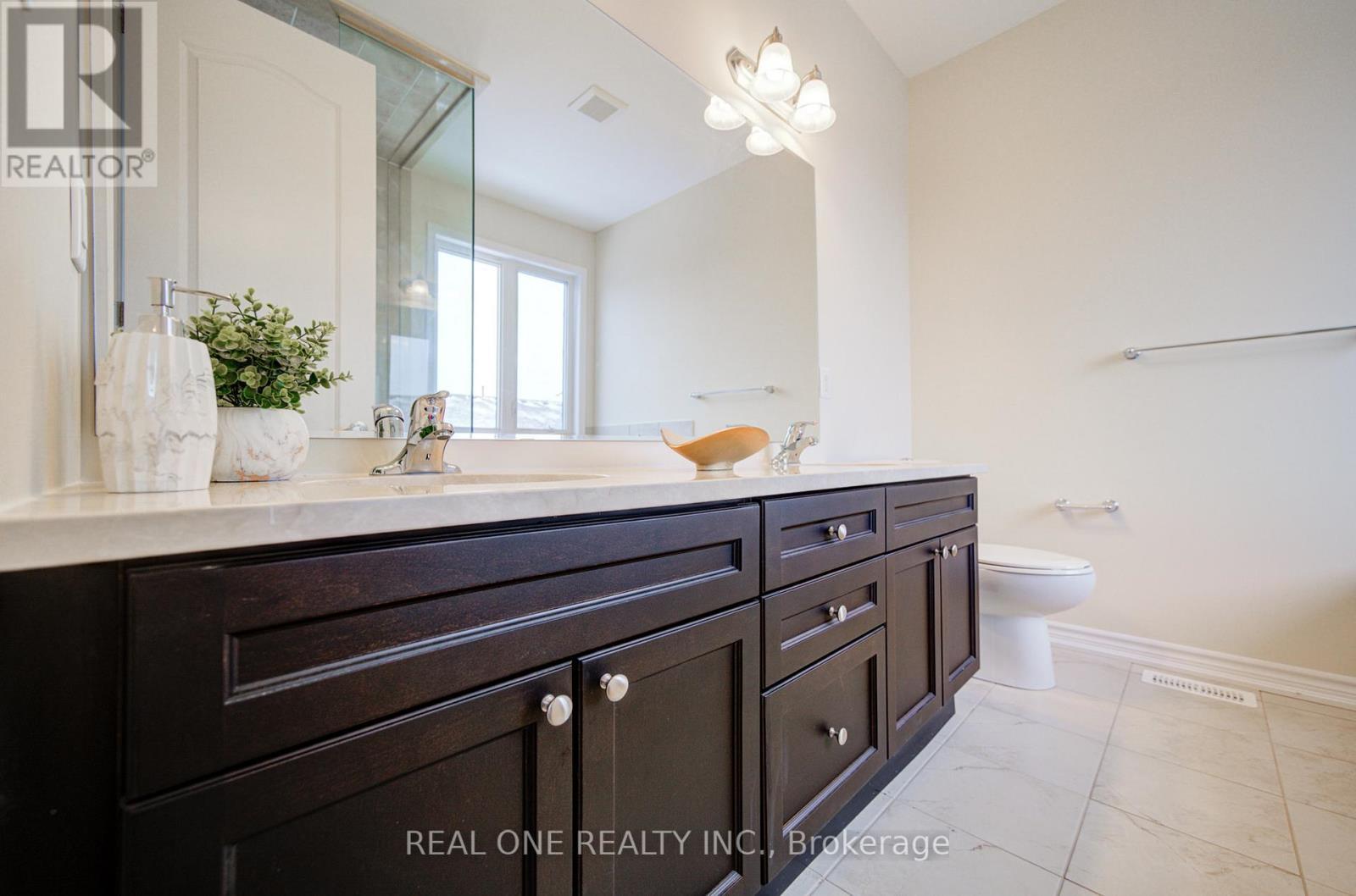396 Thomas Phillips Drive, Aurora, ON - Indoor Photo Showing Bathroom