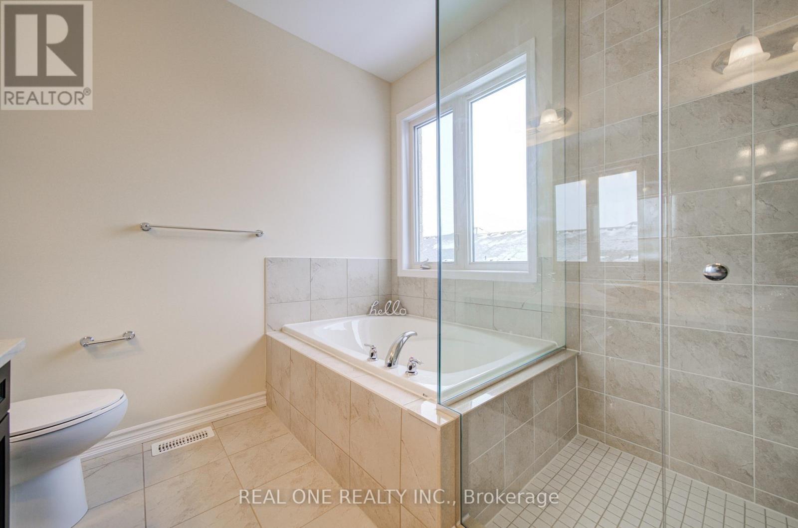 396 Thomas Phillips Drive, Aurora, ON - Indoor Photo Showing Bathroom