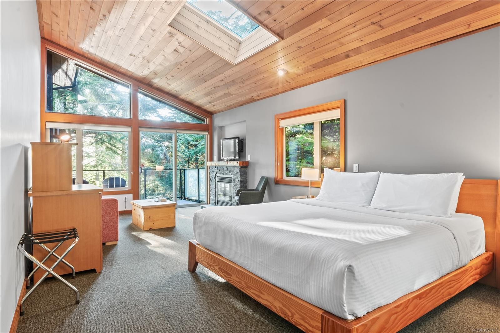 330 Reef Point Rd, Ucluelet, BC