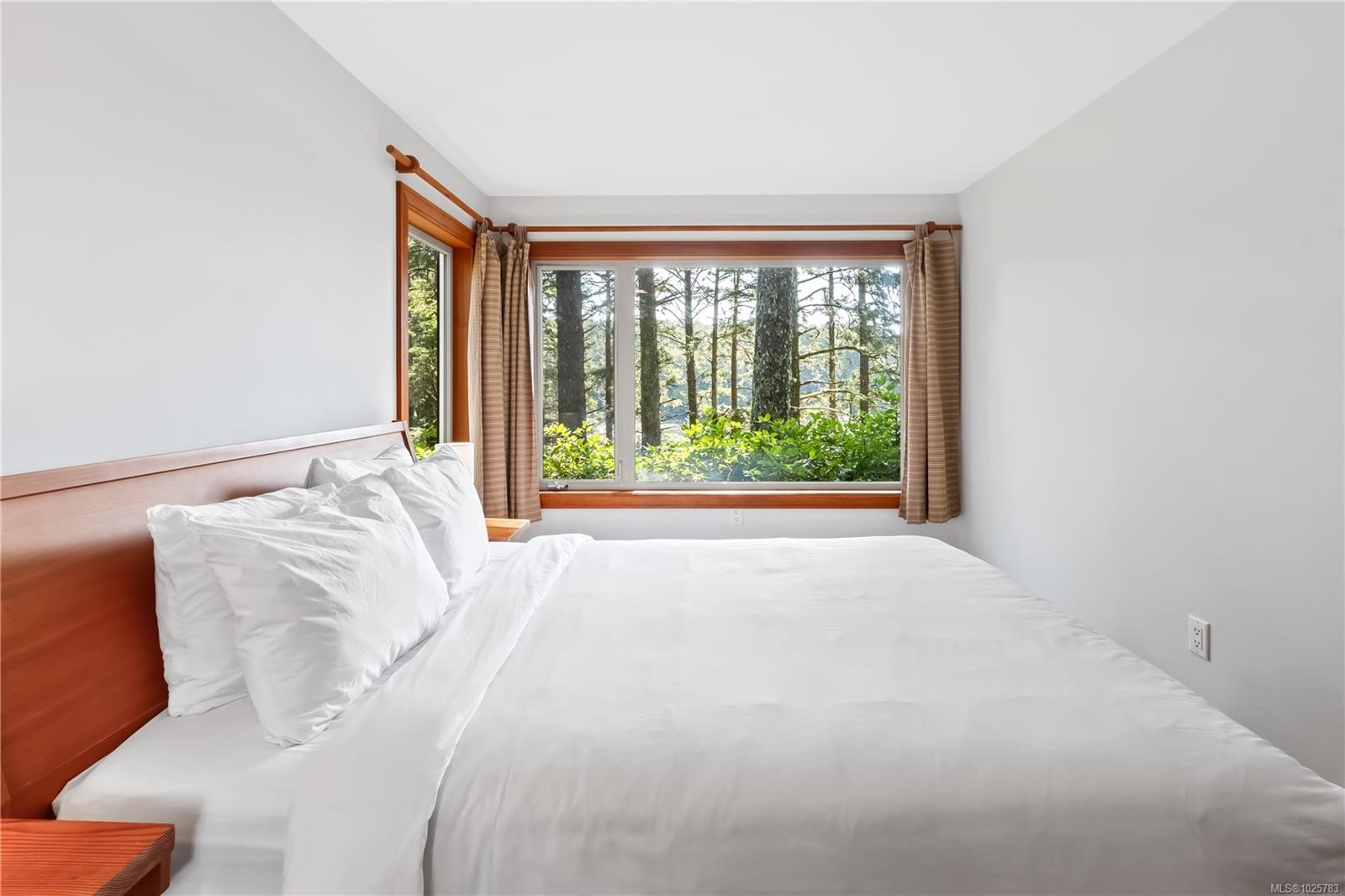 330 Reef Point Rd, Ucluelet, BC