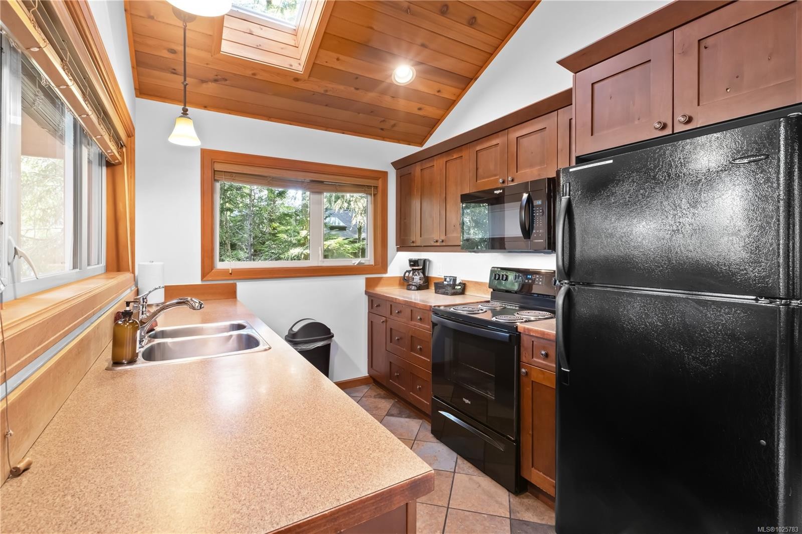 330 Reef Point Rd, Ucluelet, BC