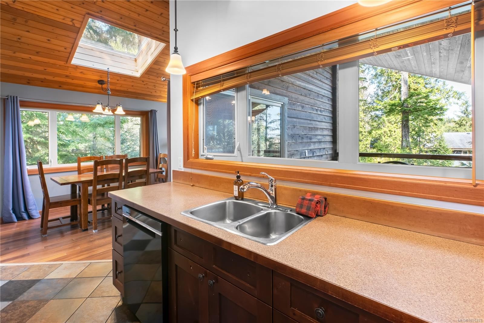 330 Reef Point Rd, Ucluelet, BC