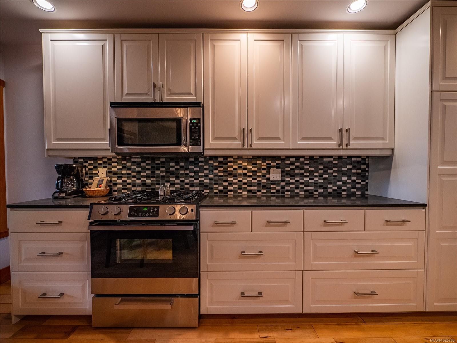 330 Reef Point Rd, Ucluelet, BC