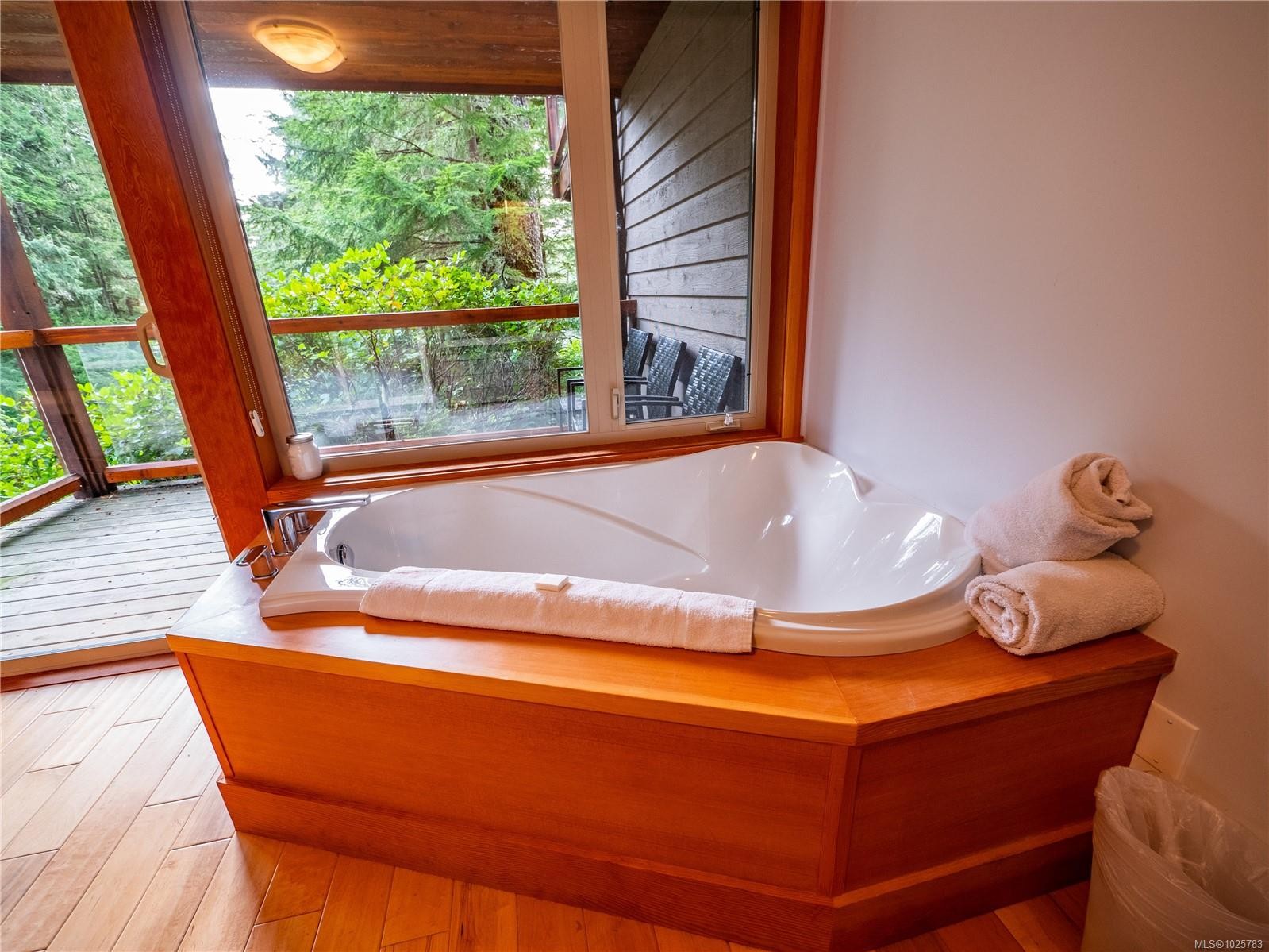 330 Reef Point Rd, Ucluelet, BC