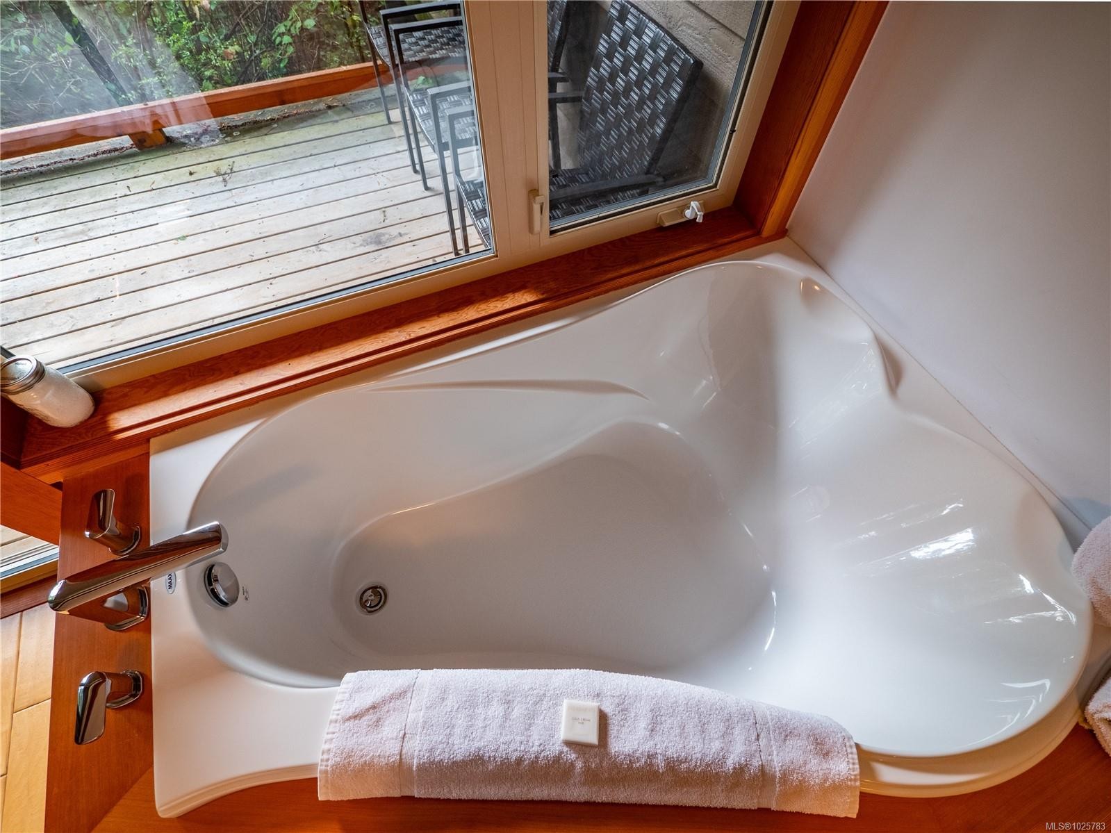 330 Reef Point Rd, Ucluelet, BC