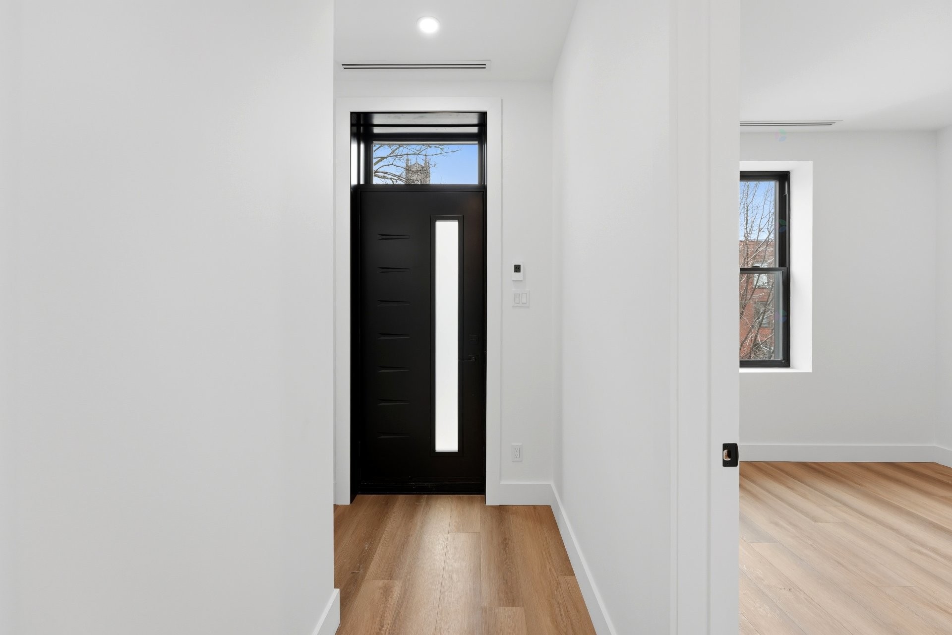 Hall d'entrée/Vestibule - 139 Av. Querbes, Montréal (Outremont), QC - Indoor Photo Showing Other Room