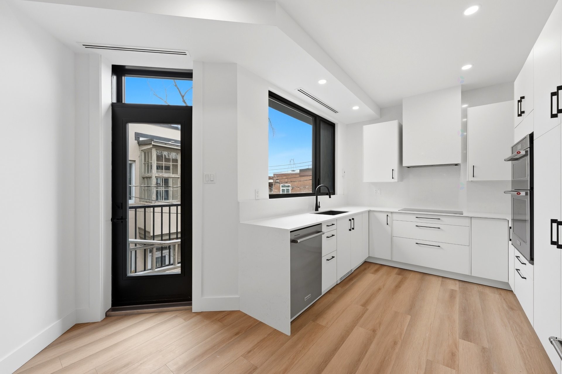 Cuisine - 139 Av. Querbes, Montréal (Outremont), QC - Indoor Photo Showing Kitchen