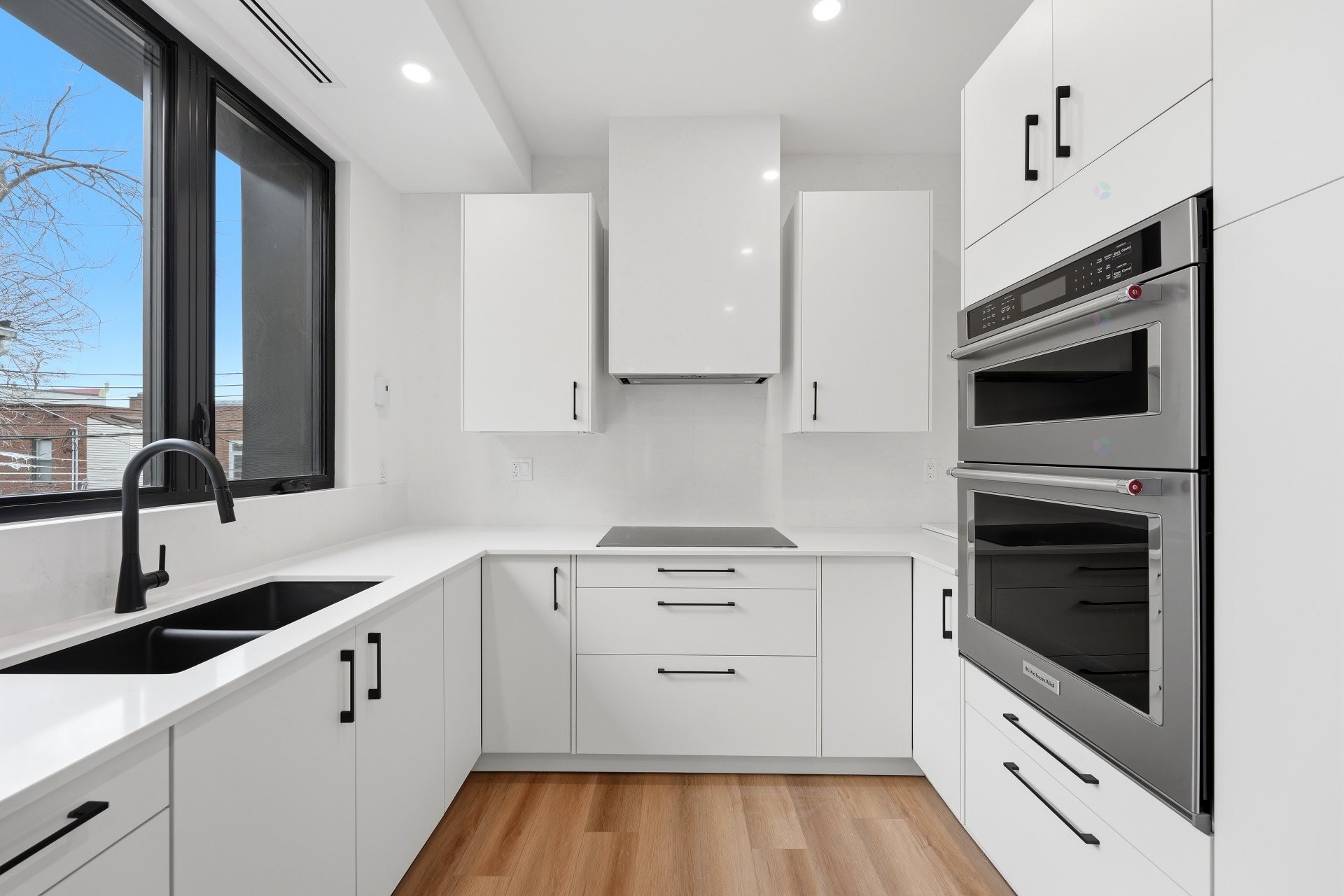 Cuisine - 139 Av. Querbes, Montréal (Outremont), QC - Indoor Photo Showing Kitchen With Double Sink With Upgraded Kitchen