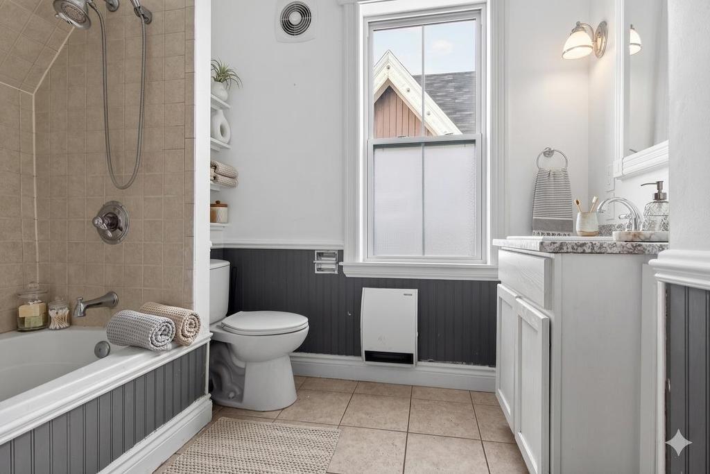 54 Summer Street, Summerside, PE - Indoor Photo Showing Bathroom