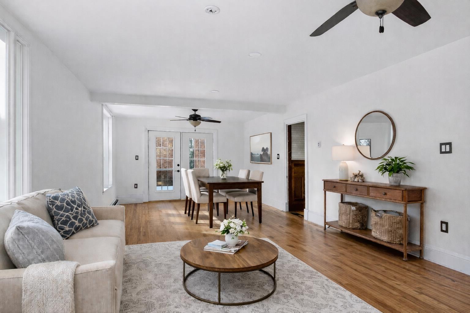 54 Summer Street, Summerside, PE - Indoor Photo Showing Living Room