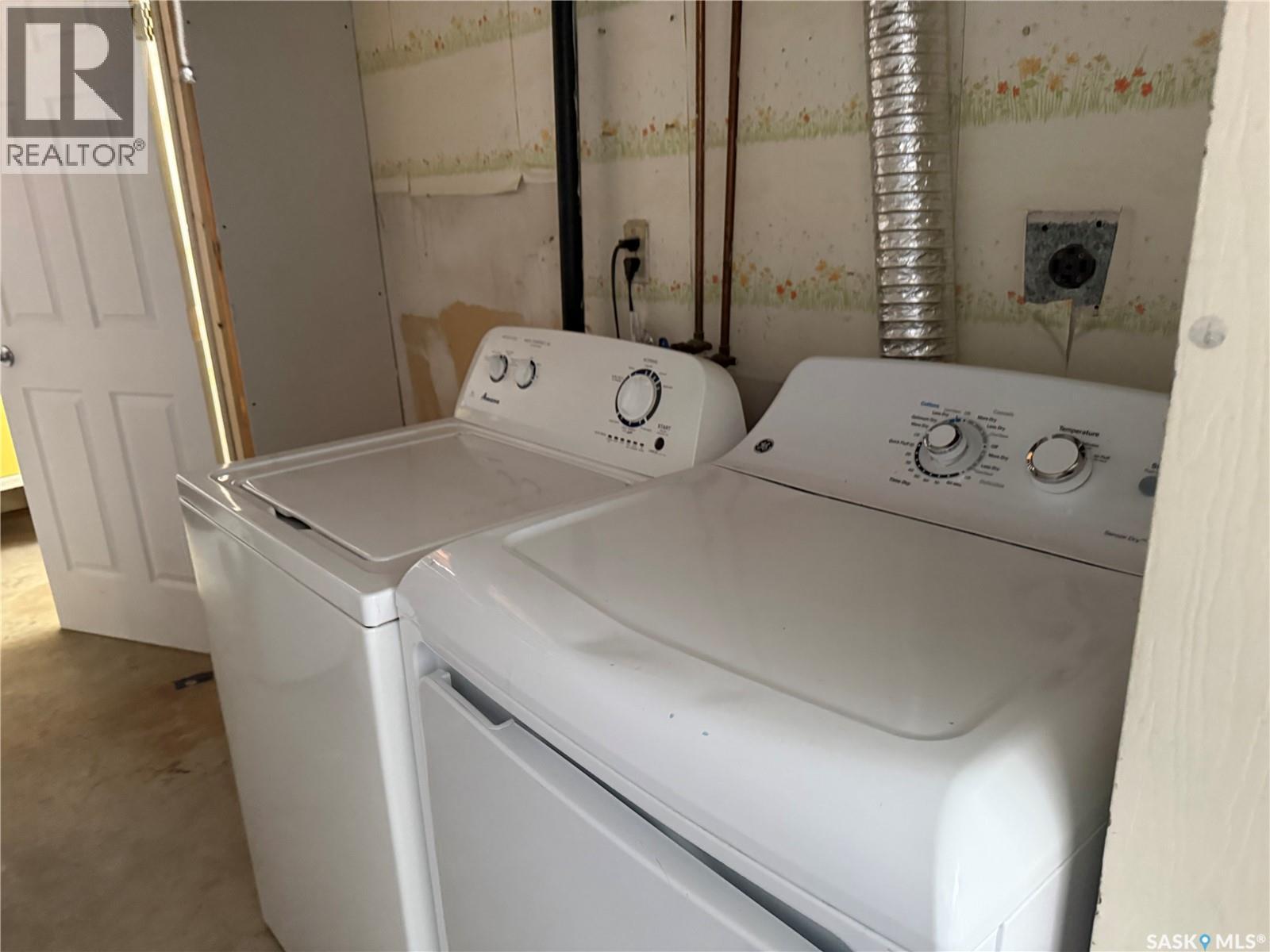 804 Studer Street, La Ronge, SK - Indoor Photo Showing Laundry Room